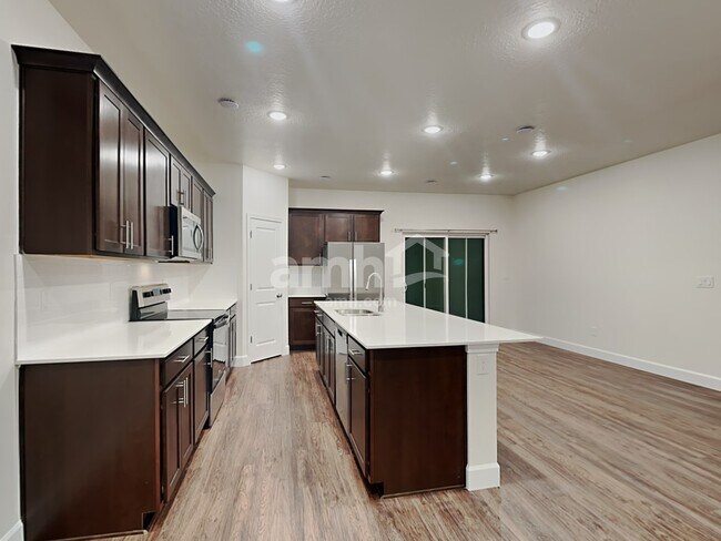 Foto del edificio - 4370 N Poplar St