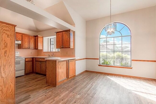Building Photo - Beautiful 3 Bed 2 Bath Home in the Heart o...