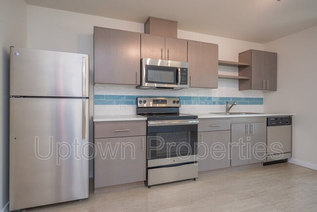 Building Photo - 5885 SW Macadam Avenue APT1103