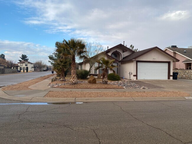 Building Photo - 13821 Ryderwood Dr