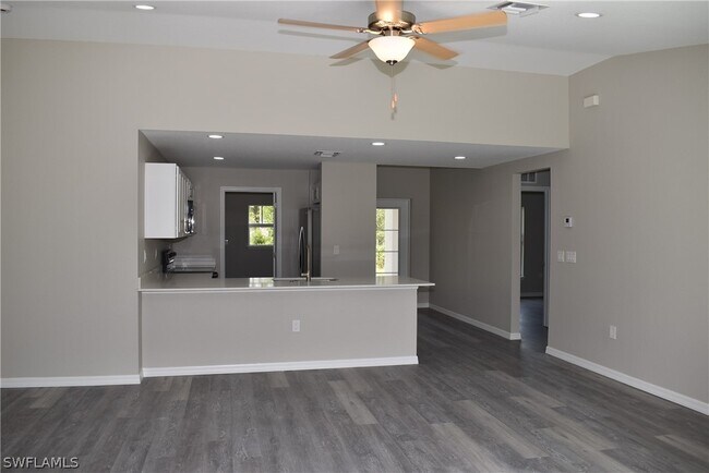 Foto del edificio - 8159 Hedgecoth Ave