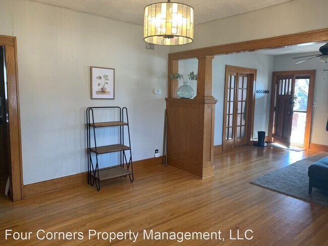 Building Photo - 2 br, 1.5 bath House - 1002 B Street
