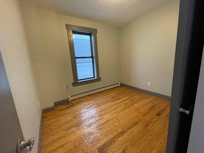 Building Photo - 50 Hoyt St