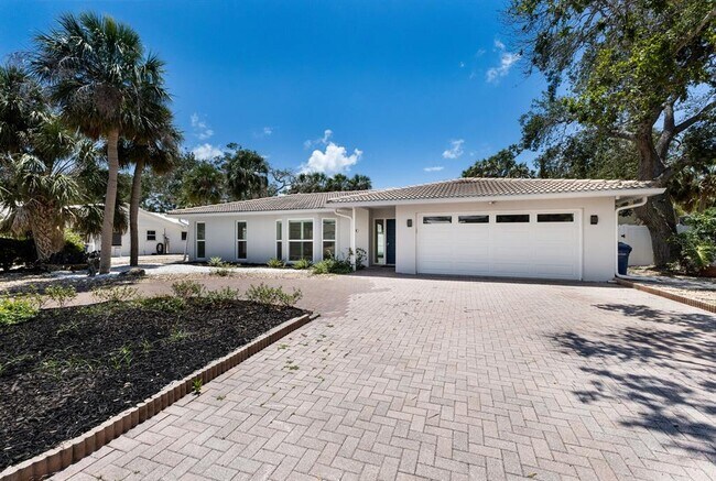 Building Photo - 620 Venice Ln