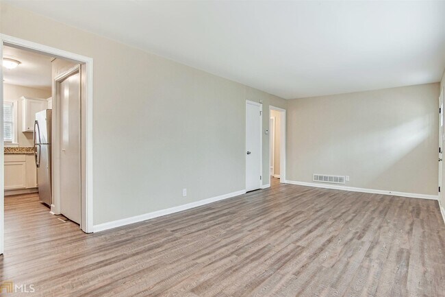 Building Photo - 2500 Brentwood Rd