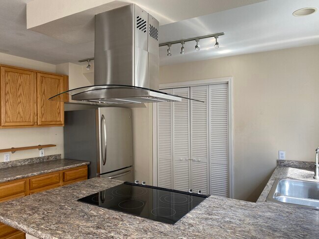 Building Photo - 2801 NE 130th St