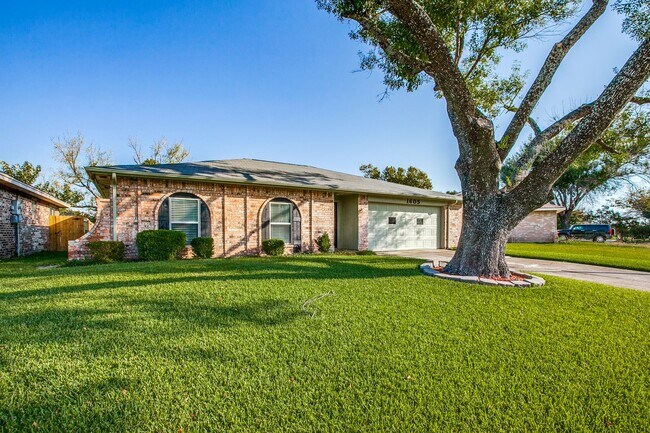 Foto del edificio - Move-In Ready Home with Fresh Updates and ...