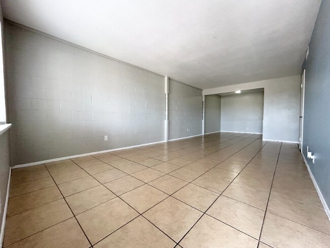 Foto del edificio - 3805 Englewood Cir