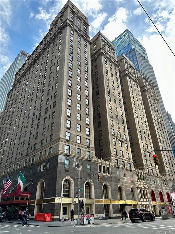 Building Photo - 150 W 51st St