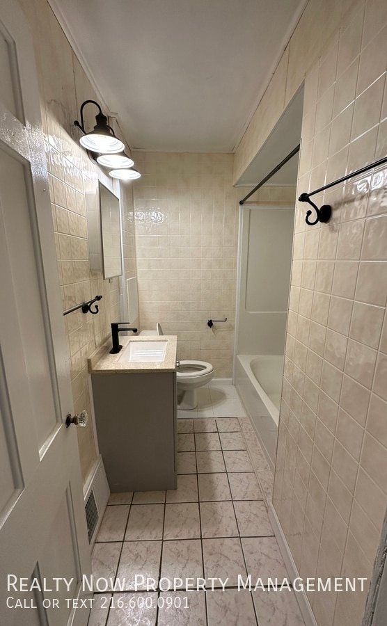 Building Photo - 5063 Thomas St