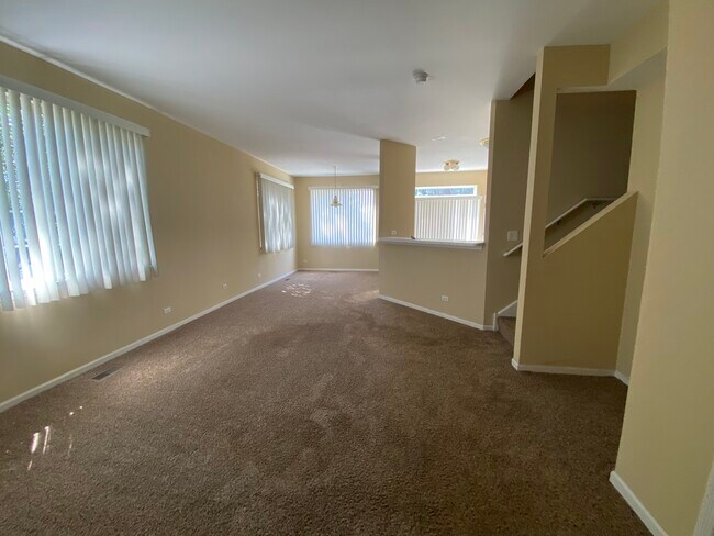 Building Photo - 170 Hidden Pond Cir