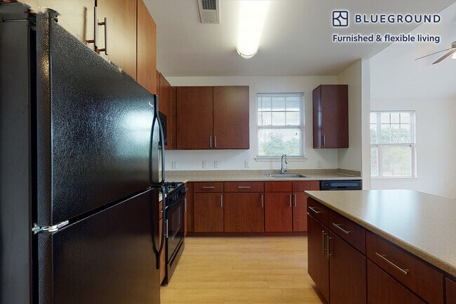 Foto del edificio - 1700 E 5th St