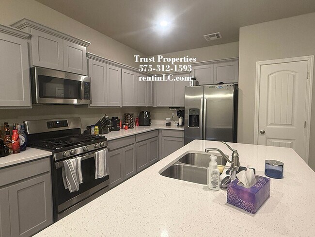 Foto del edificio - Newer home in Legends West