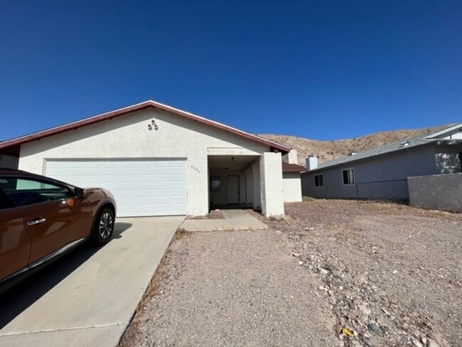 Foto del edificio - 3bd, 2bth, Fenced yard, 2car garage Bullhead