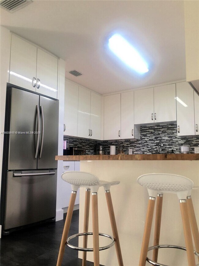 Foto del edificio - 1790 NE 173rd St