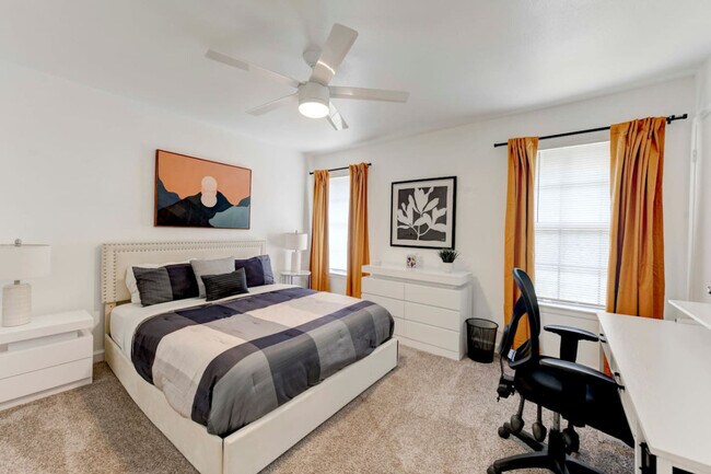 Foto del edificio - 8400 Jamestown Dr
