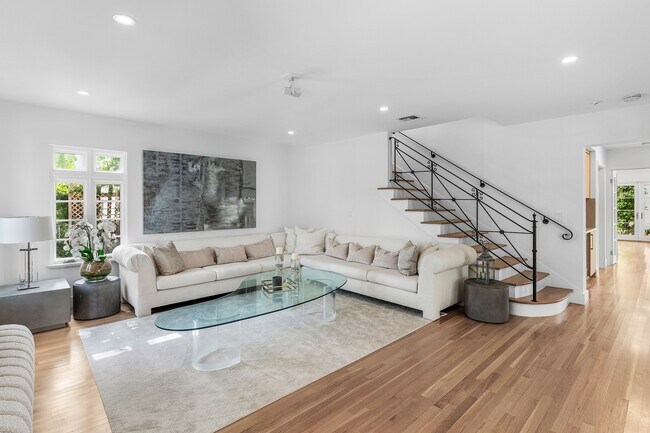 Foto del edificio - 306 Cordova Rd