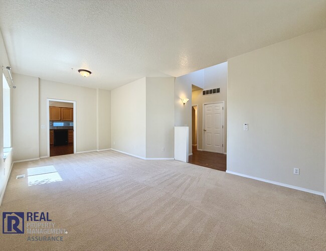 Foto del edificio - Spacious 4BR/2.5BA Beaverton Home with 3-Car Garage and Covered Deck