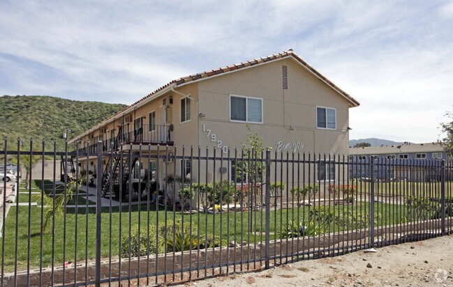 Building Photo - 17920 Sierra Hwy