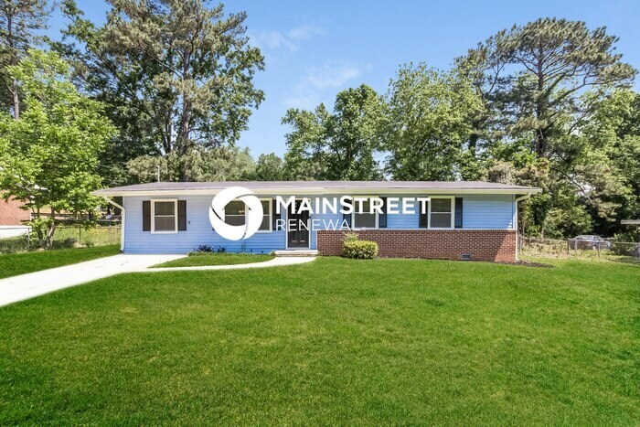 Foto principal - 4 Bedroom Pet-Friendly Home in Rex, GA wit...