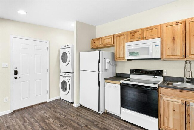 Building Photo - 904 Philco Dr