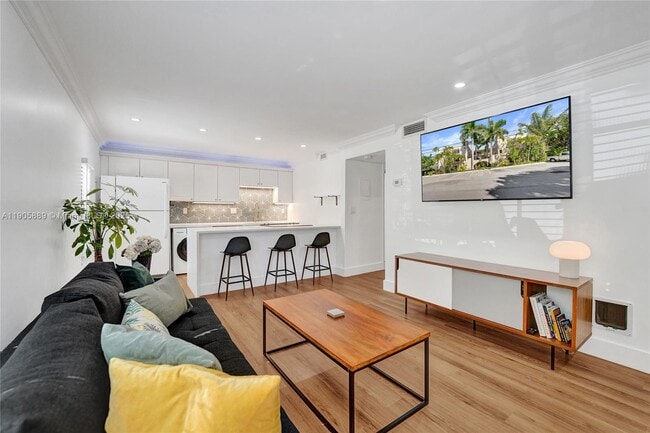 Foto del edificio - 815 NE 28th St