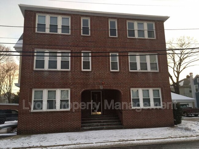 Building Photo - 45 Peck St