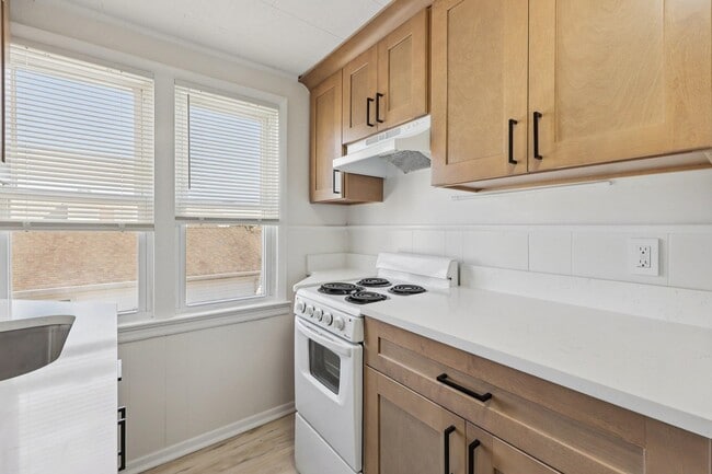 Building Photo - 153 Banta Ave