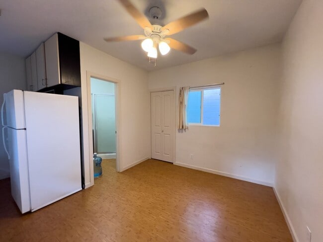 Building Photo - 1027