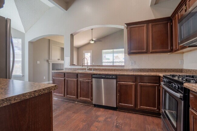Foto del edificio - "Charming 4-Bed Oasis with 3 Full Baths on Twin Leaf Drive in El Paso, TX!"