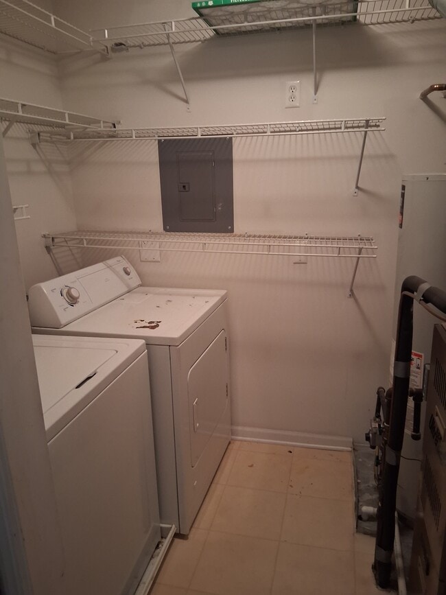 Building Photo - 9729 Wildwood Ct