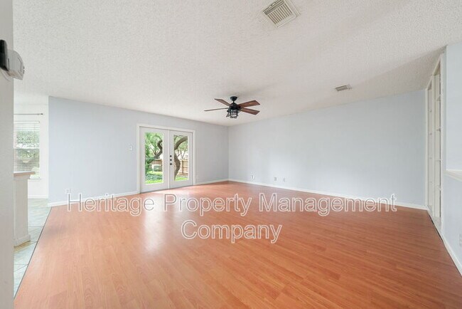 Foto del edificio - 17427 Sapphire Rim Dr