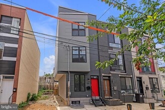 Building Photo - 1526 W Seybert St