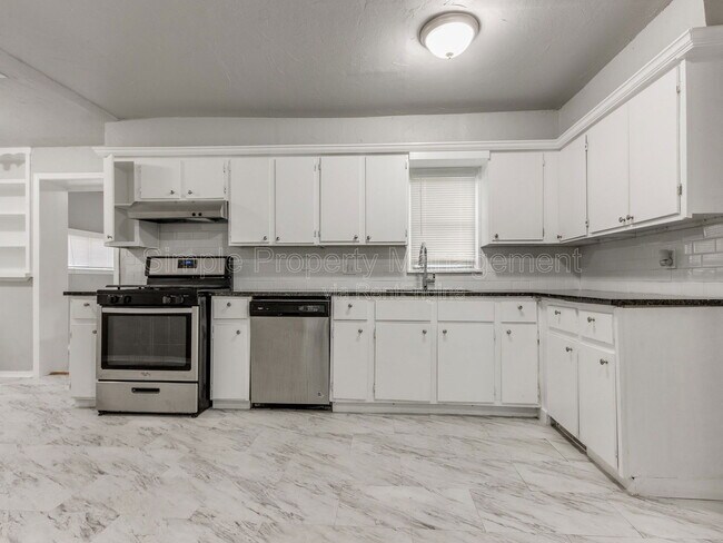 Foto del edificio - 1800 Hampton Rd