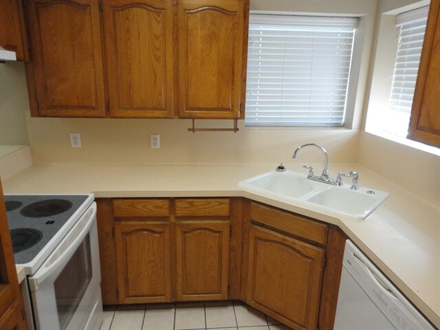 Foto del edificio - 7312 Glen Dr