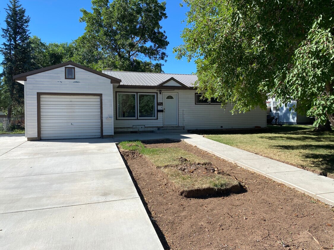 989 Hobson St, Lander, WY 82520 House Rental in Lander, WY