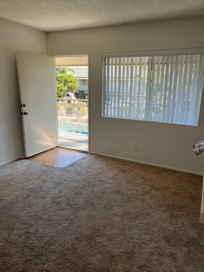 Foto del edificio - Downey West Garden Apartments