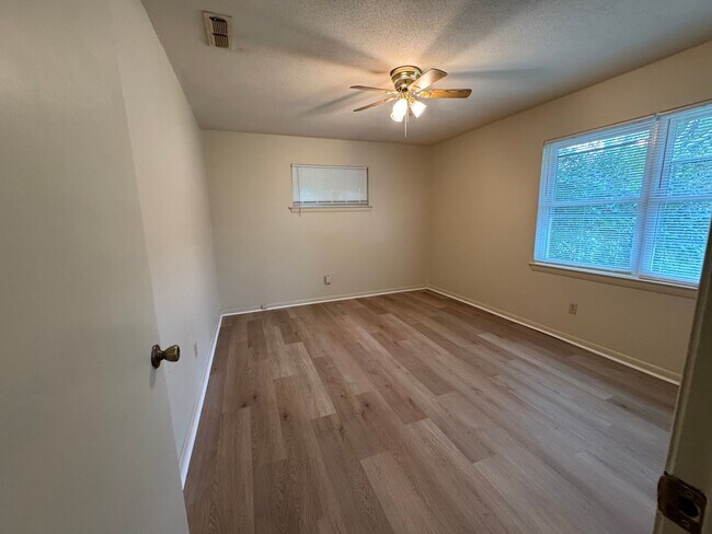 Building Photo - 5041/5043 Shoals Lane