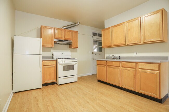 Foto del edificio - 7002 N Western Ave