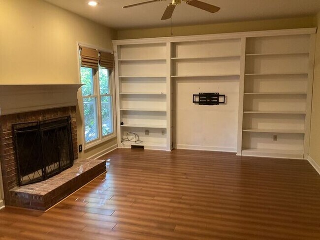 Building Photo - 764 Carriage Lake Dr