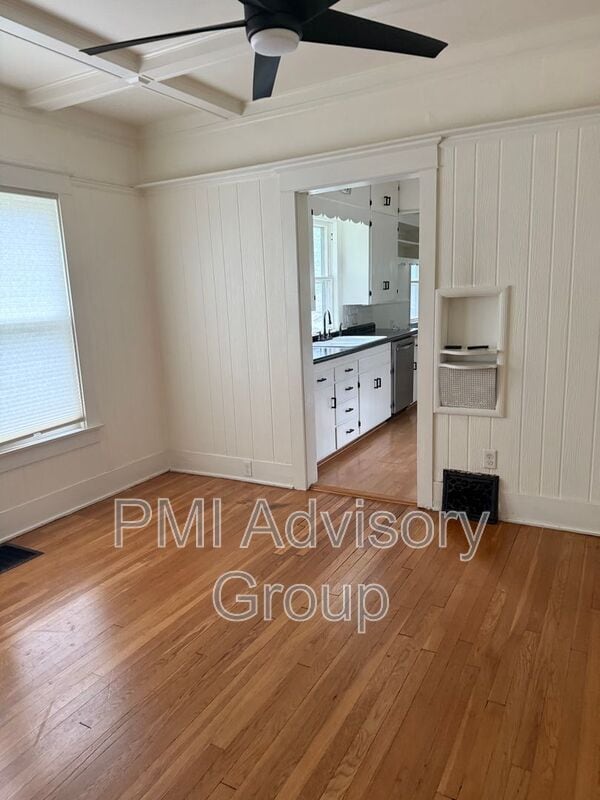Building Photo - 118 SW Broadmoor Ave