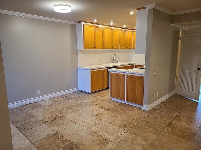 Foto principal - 5301 Balboa Blvd