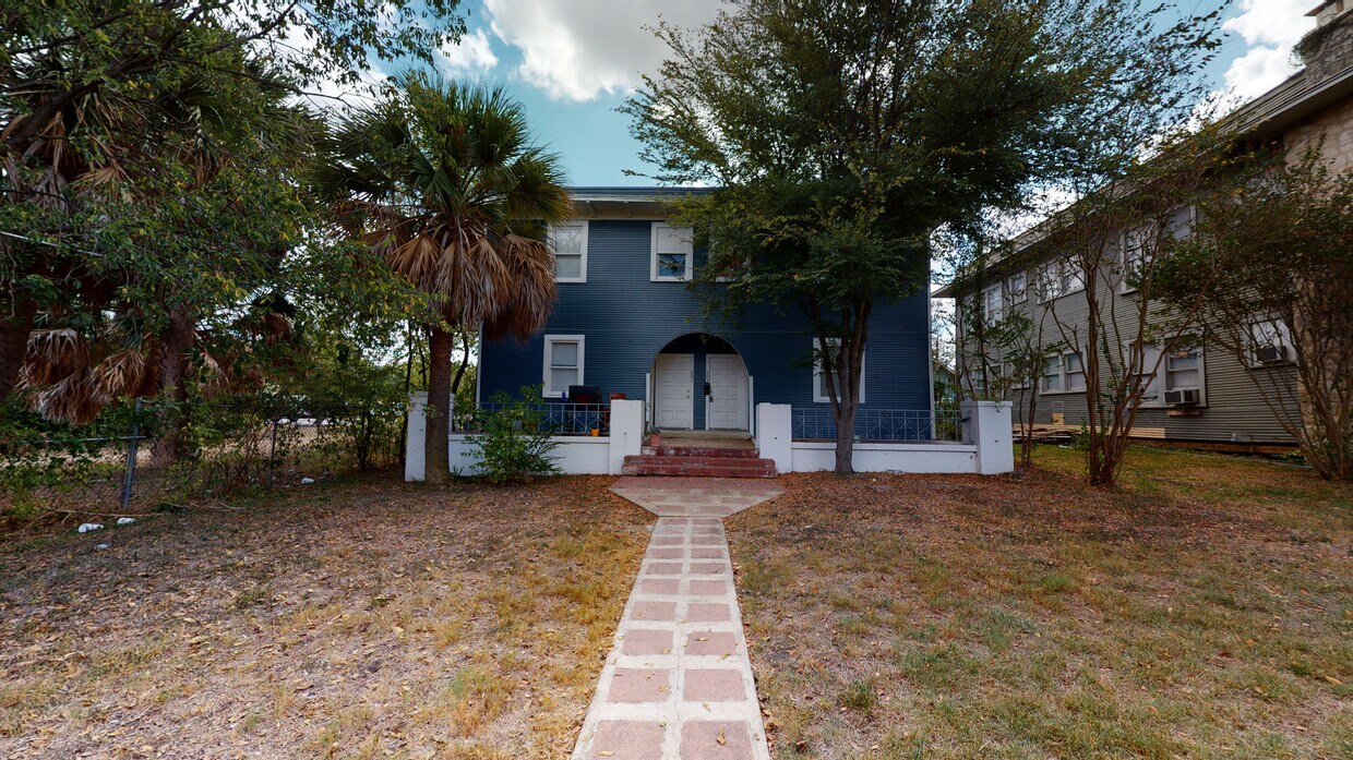 Primary Photo - 402 E Dewey Pl