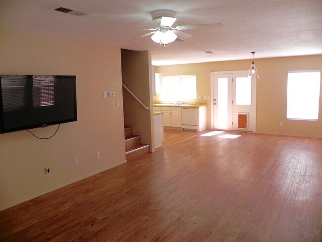 Building Photo - Gated Community In The NE Heights!