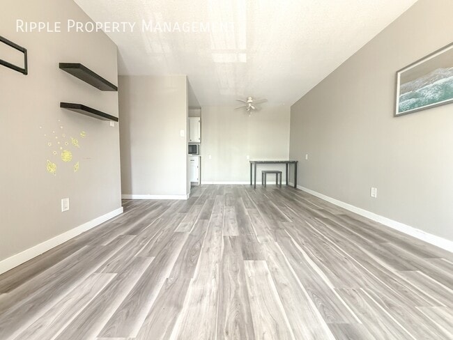 Photo du bâtiment - Modern 2 Beds, 1 Baths Apartment/Condo | N...
