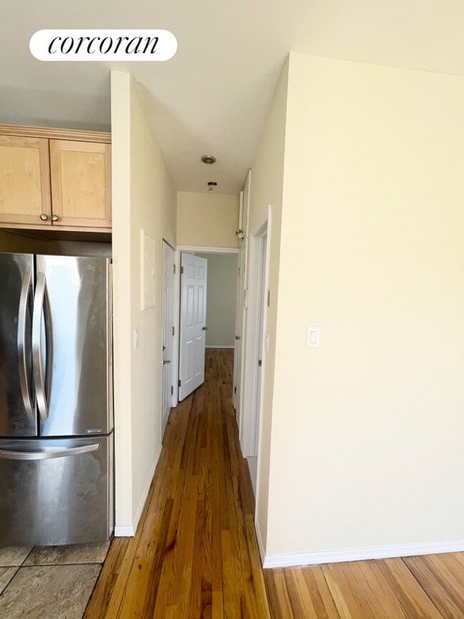 Building Photo - 499 Midwood St