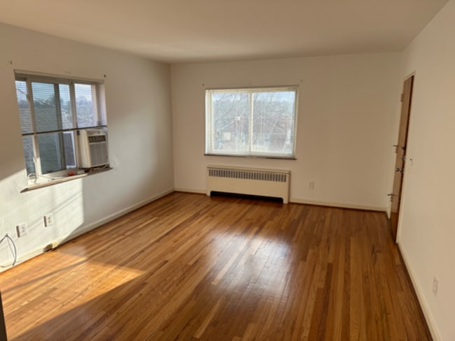 Building Photo - 1271 Morten St