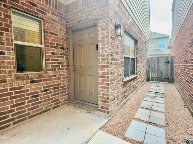 Building Photo - 17035 Amarose Dr