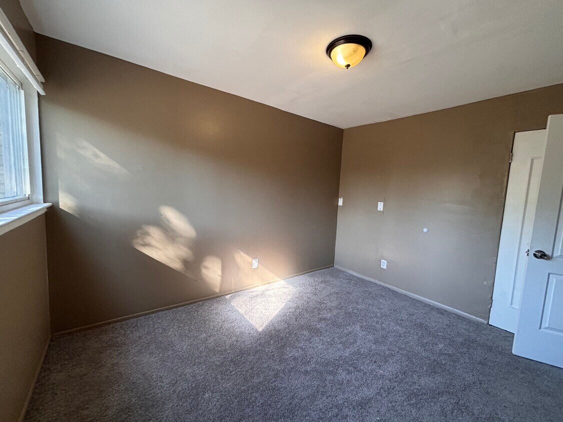 Primary Photo - 20221 Tireman St