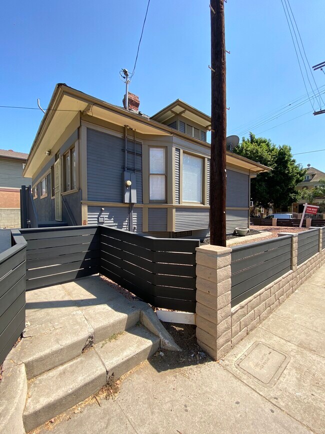 Side House - 1385 W 22nd St